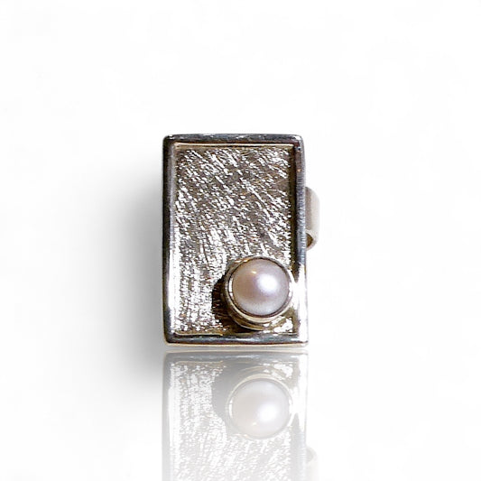Modern Sterling Silver 925 Ring with Pearl