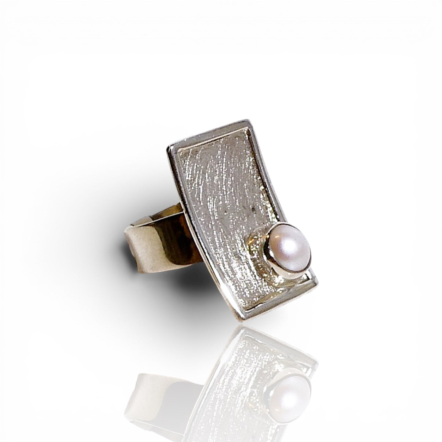 Modern Sterling Silver 925 Ring with Pearl