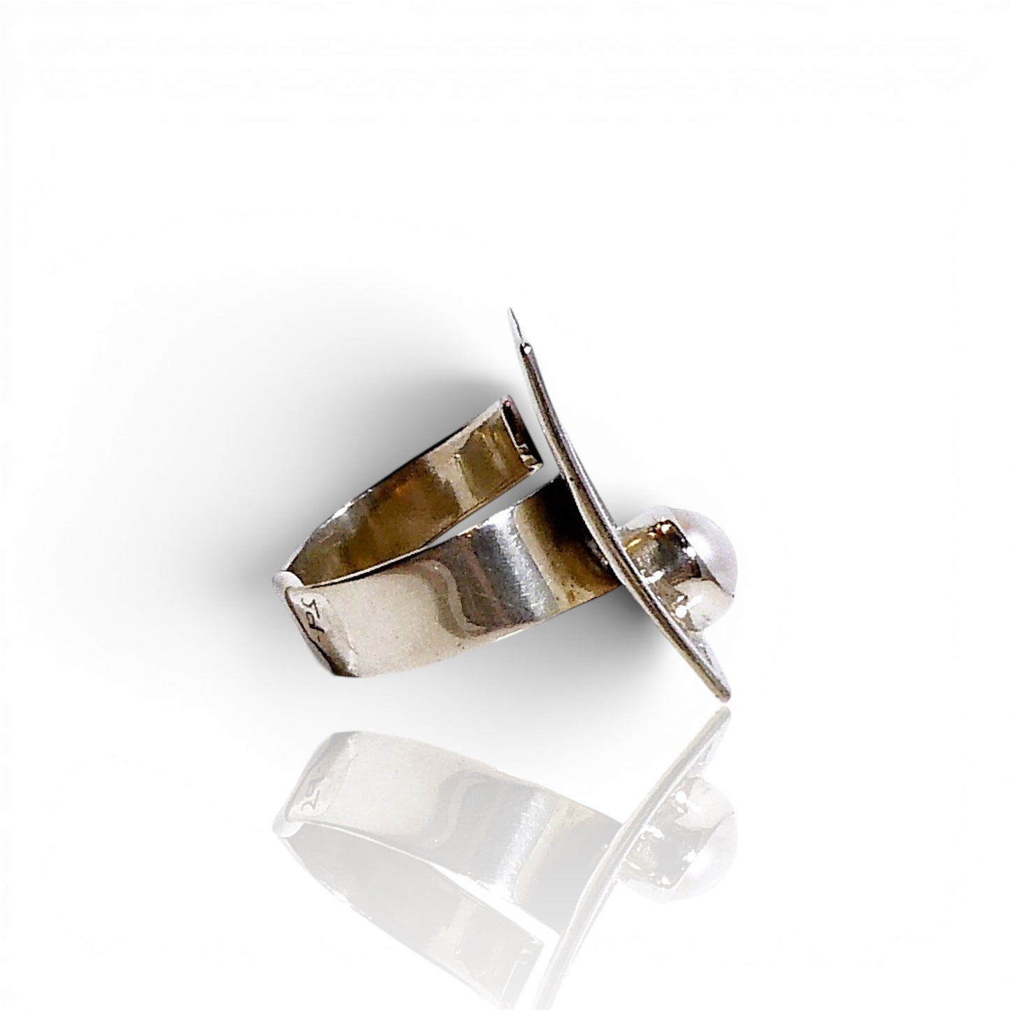 Modern Sterling Silver 925 Ring with Pearl